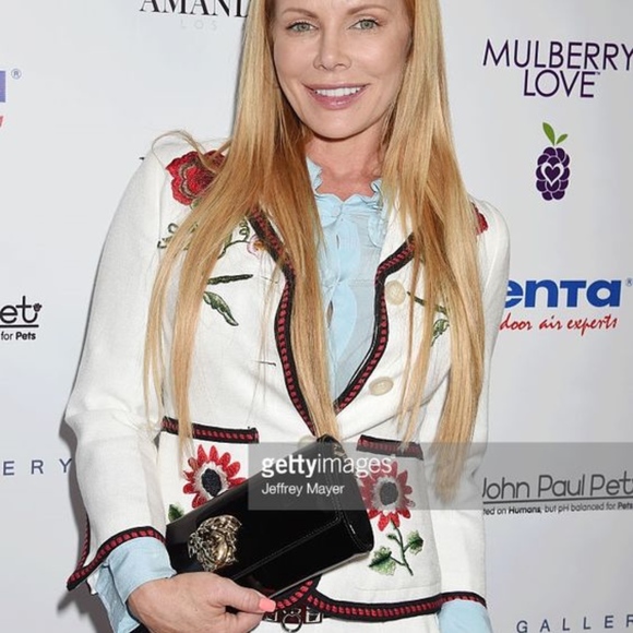 Meet your Posher, Amanda - Picture 2 of 8